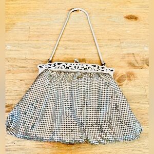 Whiting & Davis Silver Mesh filigree kiss lock handbag Evening Bag
